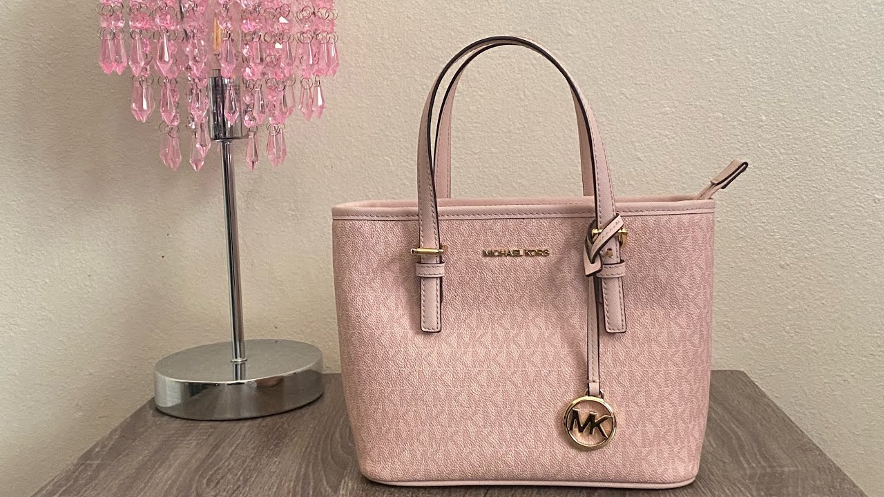 What’s in my bag? Michael Kors jet set travel dark powder plush tote review 💗🌸