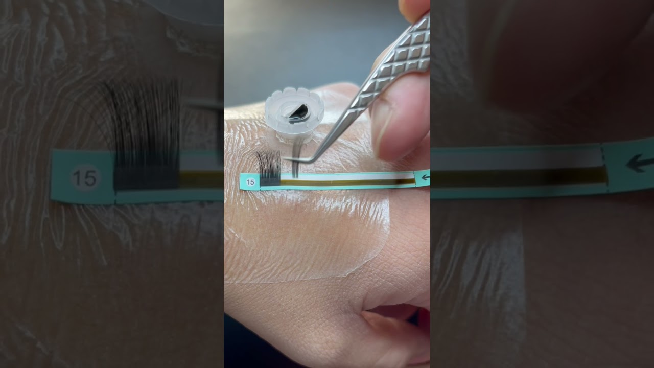 This is how I hand make my 0.02 mega volume fans ots! #megavolume #lashartist #bosslady #lashes