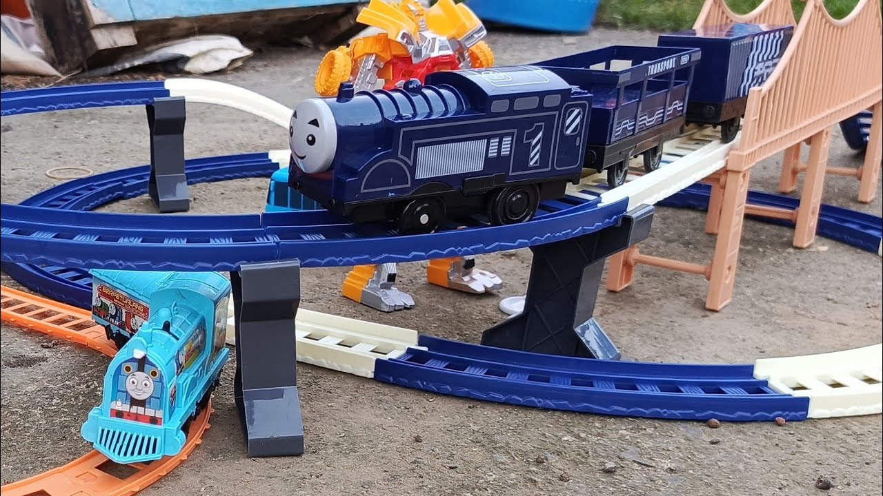 Mencari Dan Merakit Mainan Kereta Api Thomas And Friends, Bus Tayo, Motor Vespa, Robot Transformer 