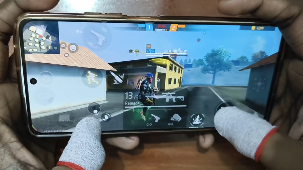 Playing custom with bro on tap😱 fast clutch impossible #viral #ffhandcam #trending #ff 