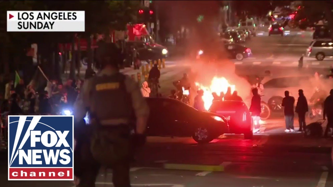 Hosts react to escalating anti-ICE violence: 'This only ends one way'