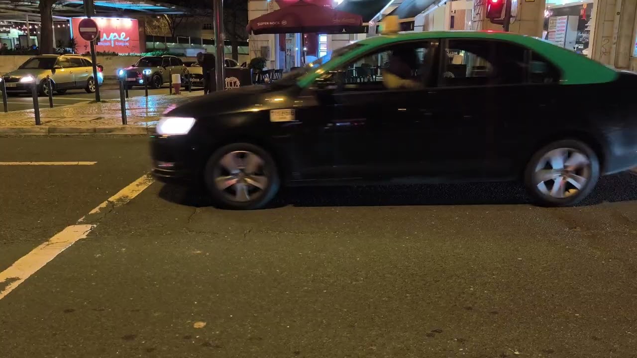 O casal patético que passou aqui a conspirar contra a cunhada e o  caminhar é  rápido ,quase corrida
