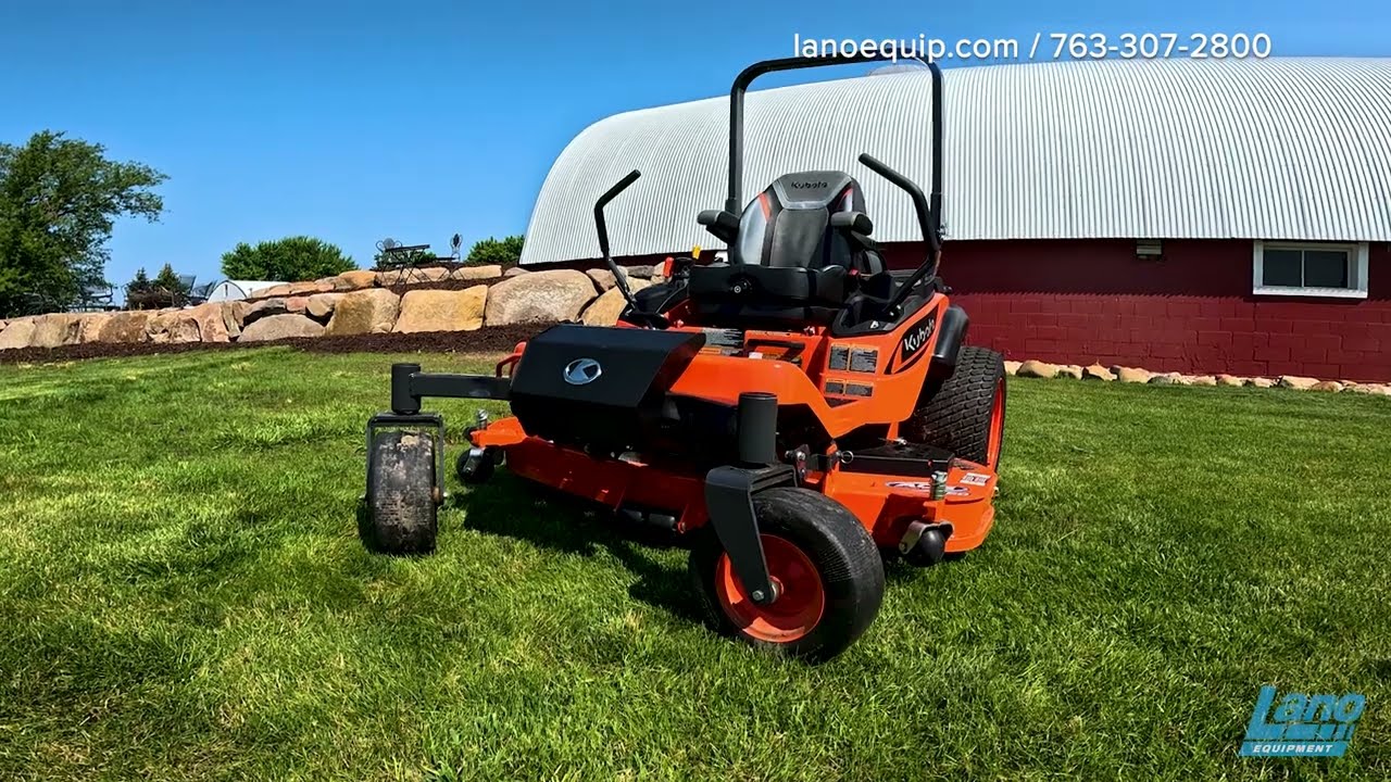 Kubota ZD1211 Zero Turn Diesel Lawnmower IN ACTION