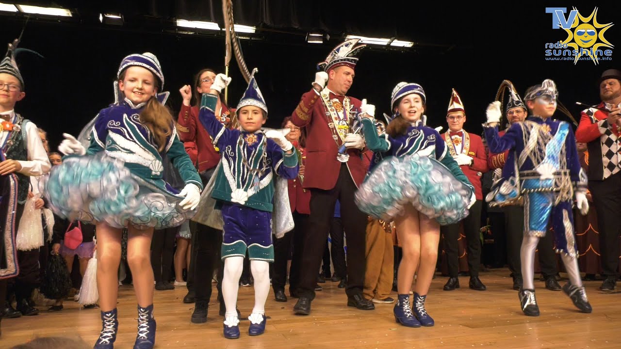 Hymne Kinderprinz Noah II Raeren mit Lynn, Alice und Hofnarr Ian