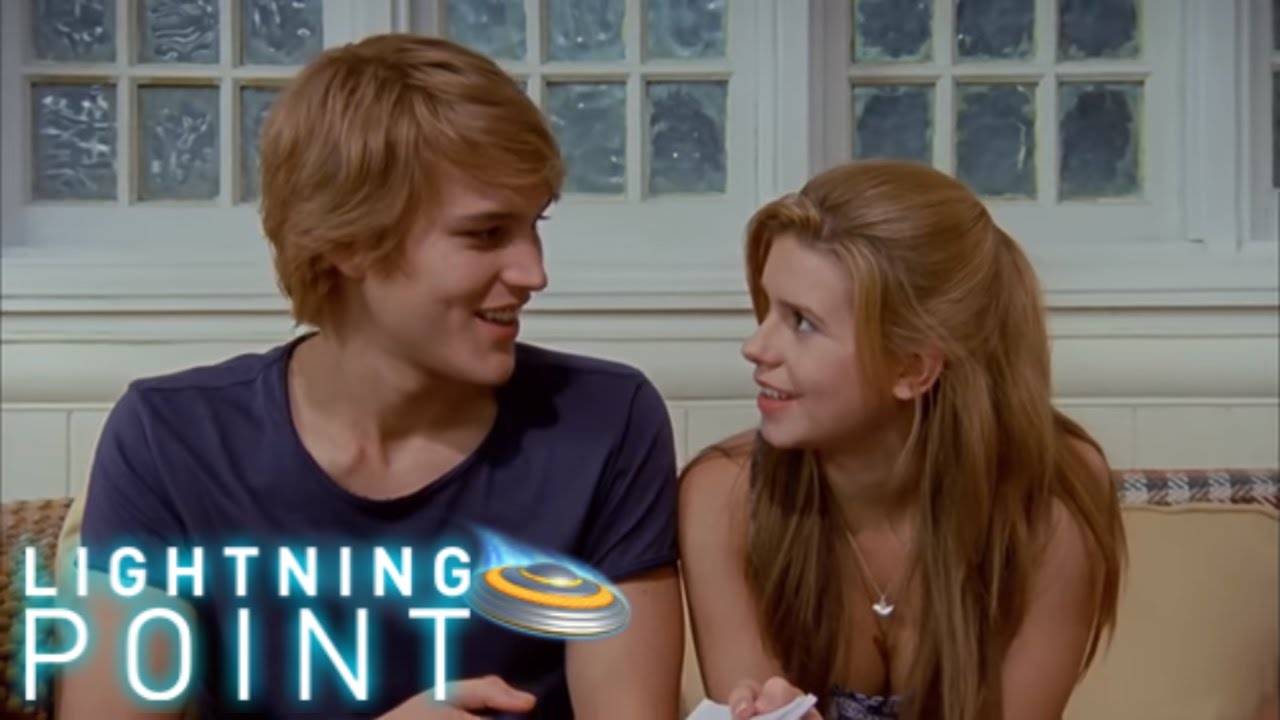 Lightning Point / Alien Surfgirls S1 E15: Poles Apart