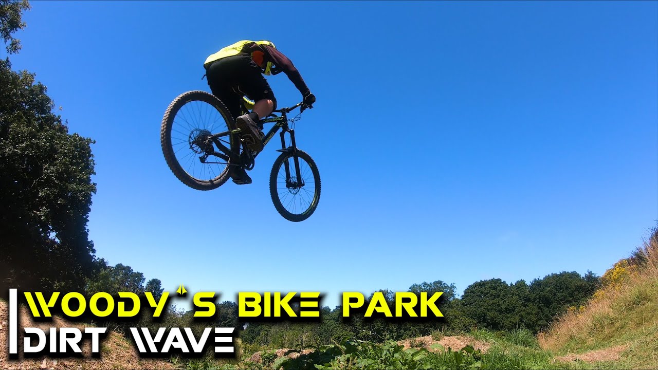 Woody's Bike Park - Dirt Wave (Red)