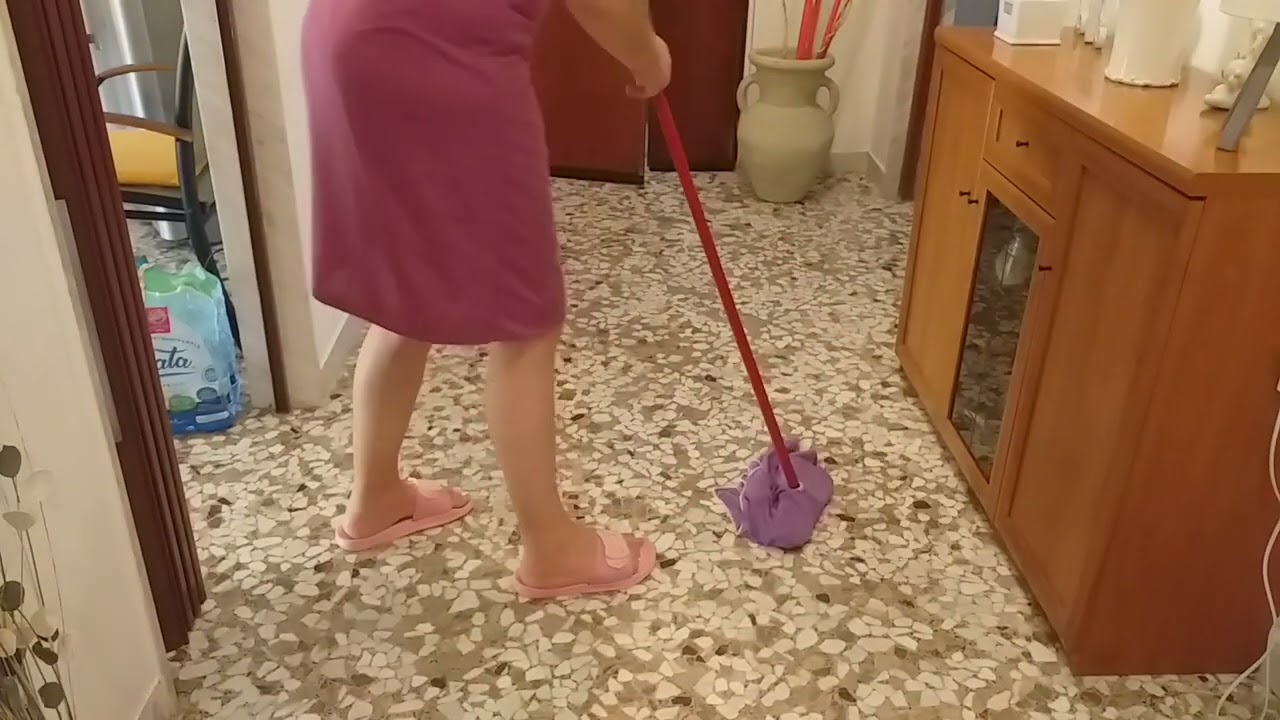 PAVIMENTI PULITISSIMI E SPLENDENTI CON IL SAPONE DI MARSIGLIA\ I DETERSIVI DELLE NONNE
