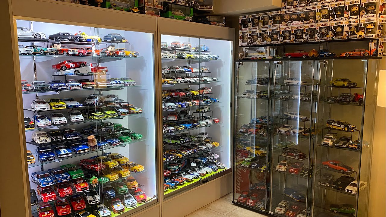 A journey through my 1/18 diecast cabinets (Part 1)