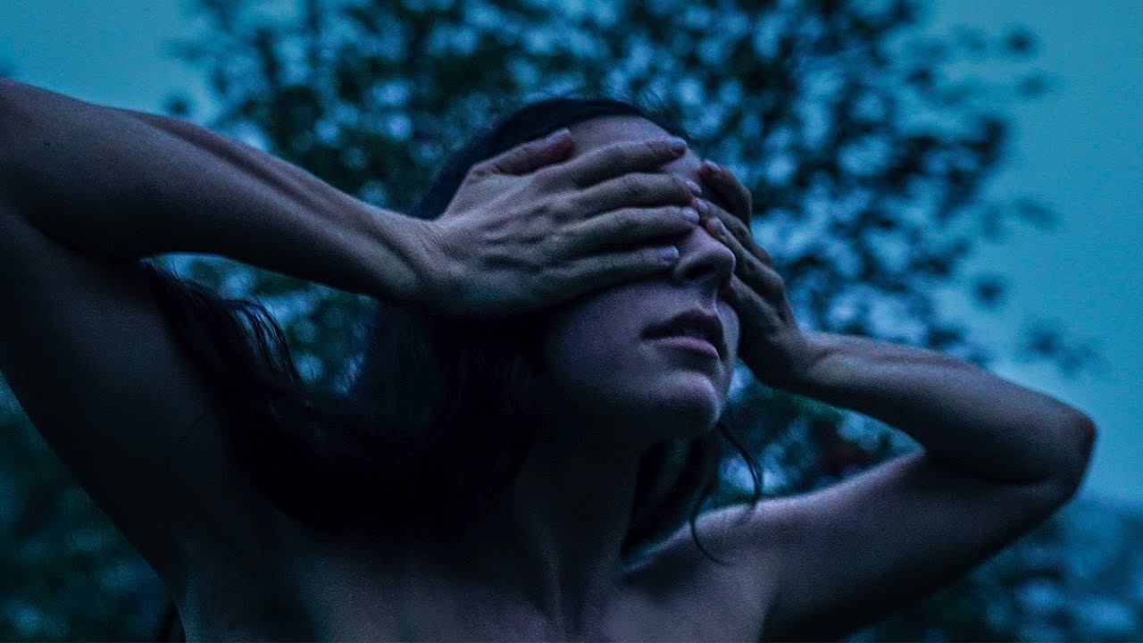 Размышления о природе — танцевальный фильм (Sony A7SIII — низкое освещение)