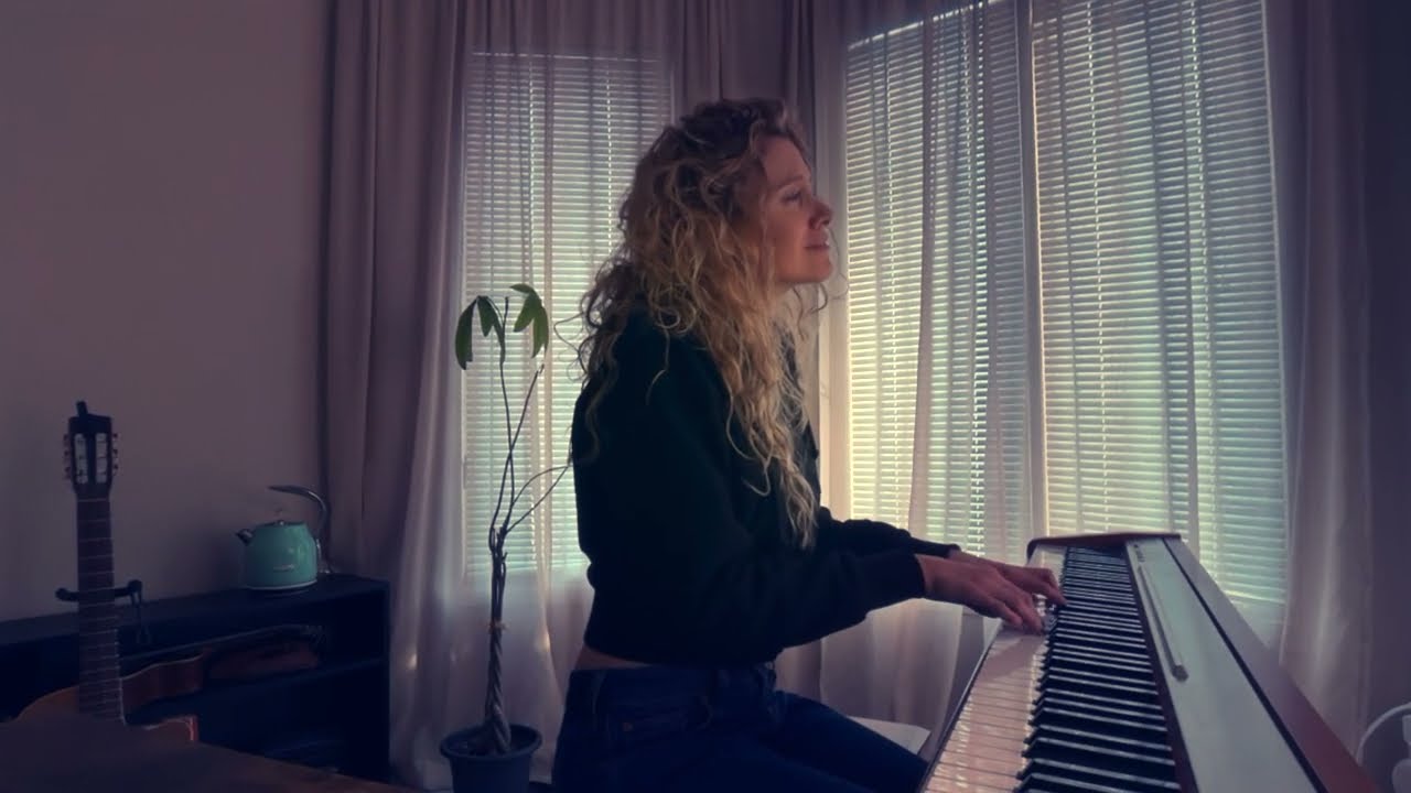 Feels Like a Happy Memory (Original Emotional Piano | Winter Series No.12) - Ris Rumble