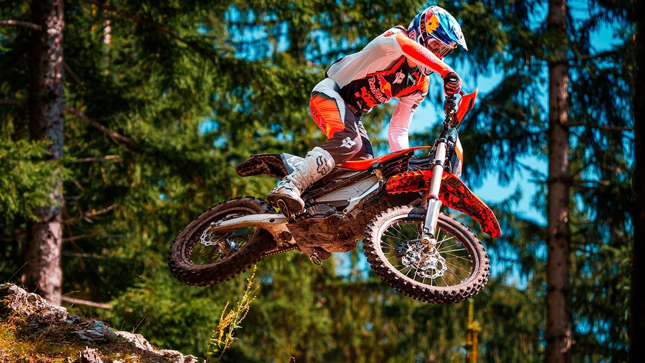 2025 KTM FREERIDE E: The electric enduro bike that leaves no noise behind 🚴‍♂️