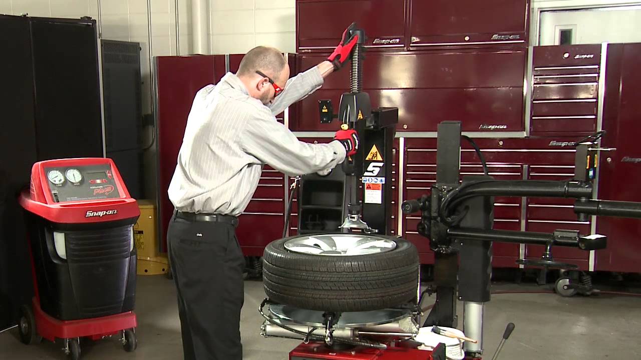 EEWH326A Premium 2-Speed Tilt-Back Tire Changer | Snap-on Tools