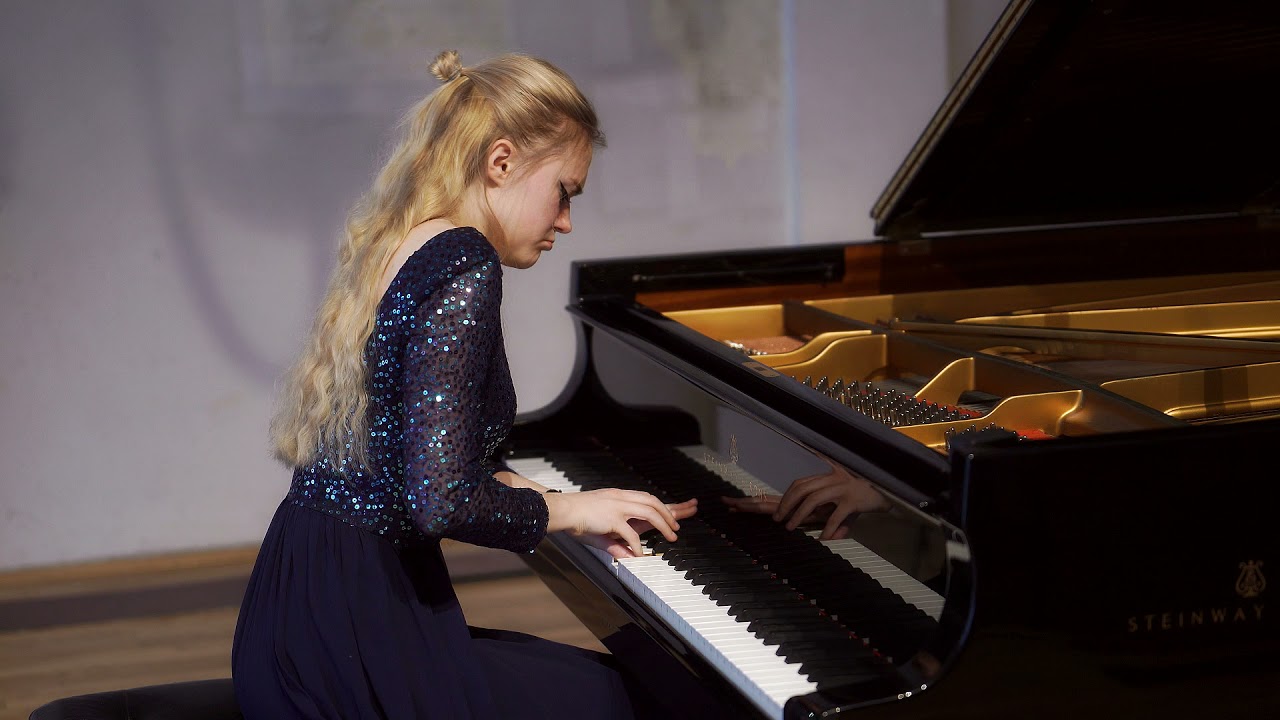 Mia Pecnik, Chopin, Nocturnes op 27 no 1 in C sharp minor