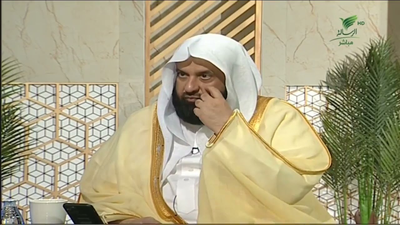 قدّم على قرض حسن من البنك وطلبوا منه رسوم إدارية.. هل هذا ربا؟ -الشيخ د. عبدالرحمن السند #يستفتونك