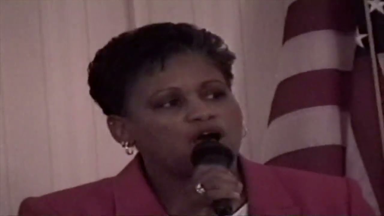 Julia Battle sings "This Little Light of Mine".