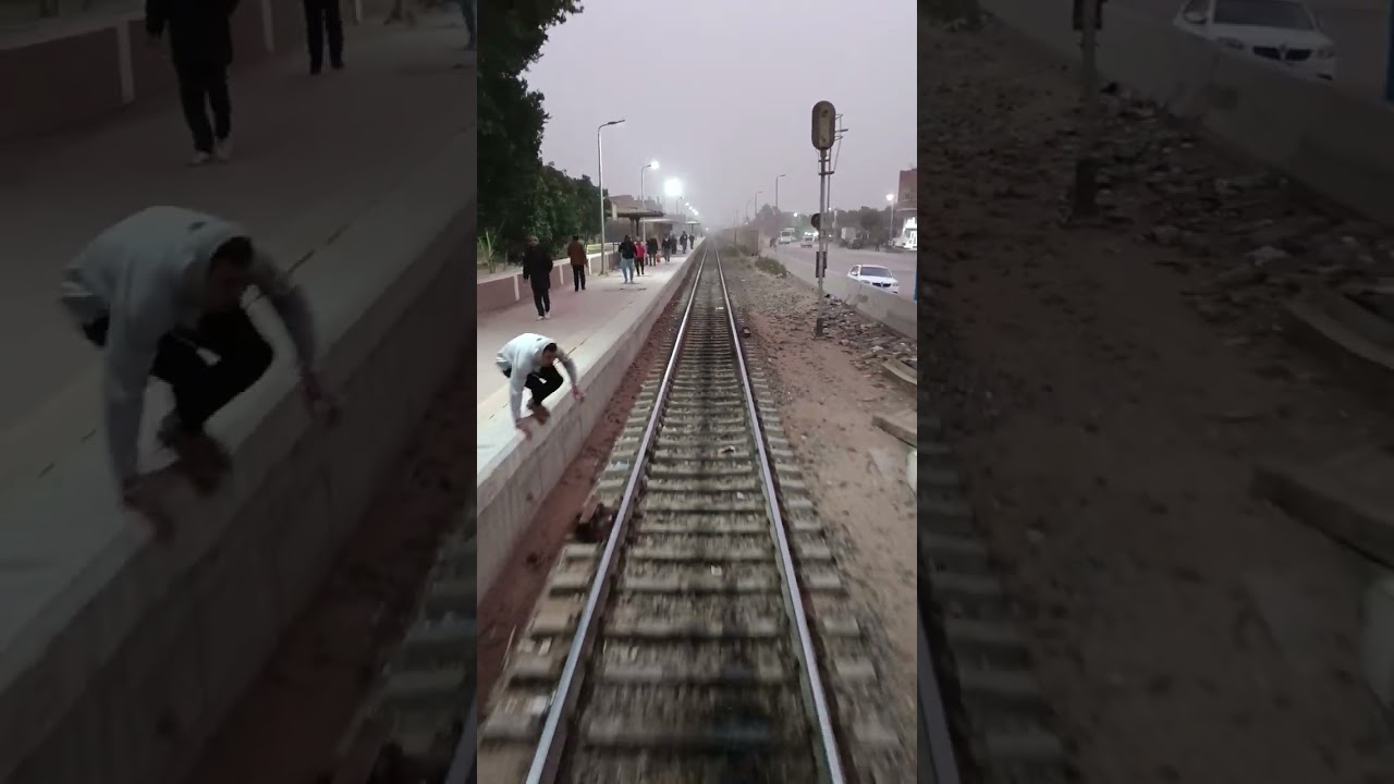 كنت بحاول اعد الفلنكات بس التراب كان مالي عينيا من العاصفة 😂😂😂😂🤣🤣🤣👌👌👌