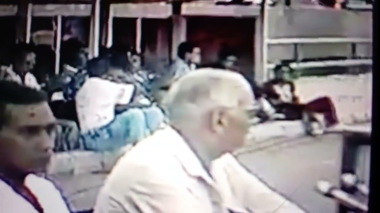 المعلق الرياضي خالدعبدالشفيع واطلالة علي نادرة الزمن الجميل الزمالك والمريخ البورسعيدي موسم ٩١