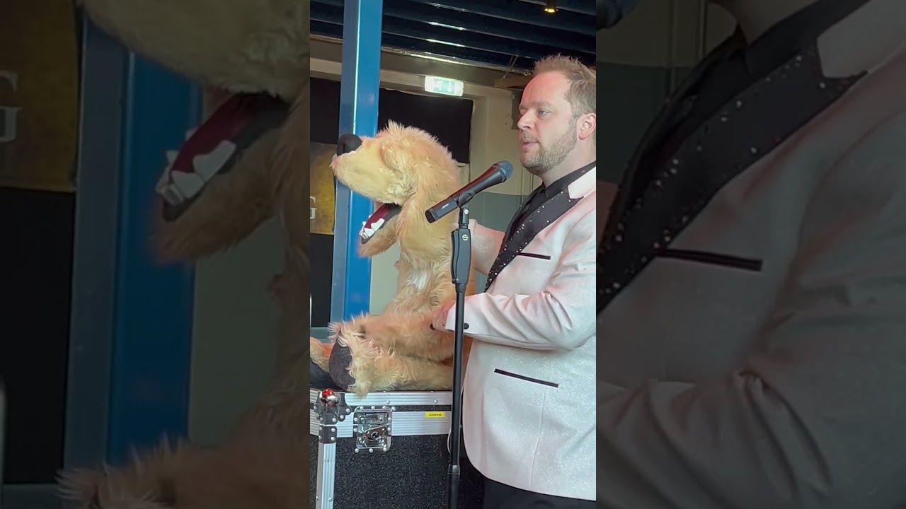 Peter bugtaler og hunden Charlie #funny #standupcomedy #puppet #bugtaler