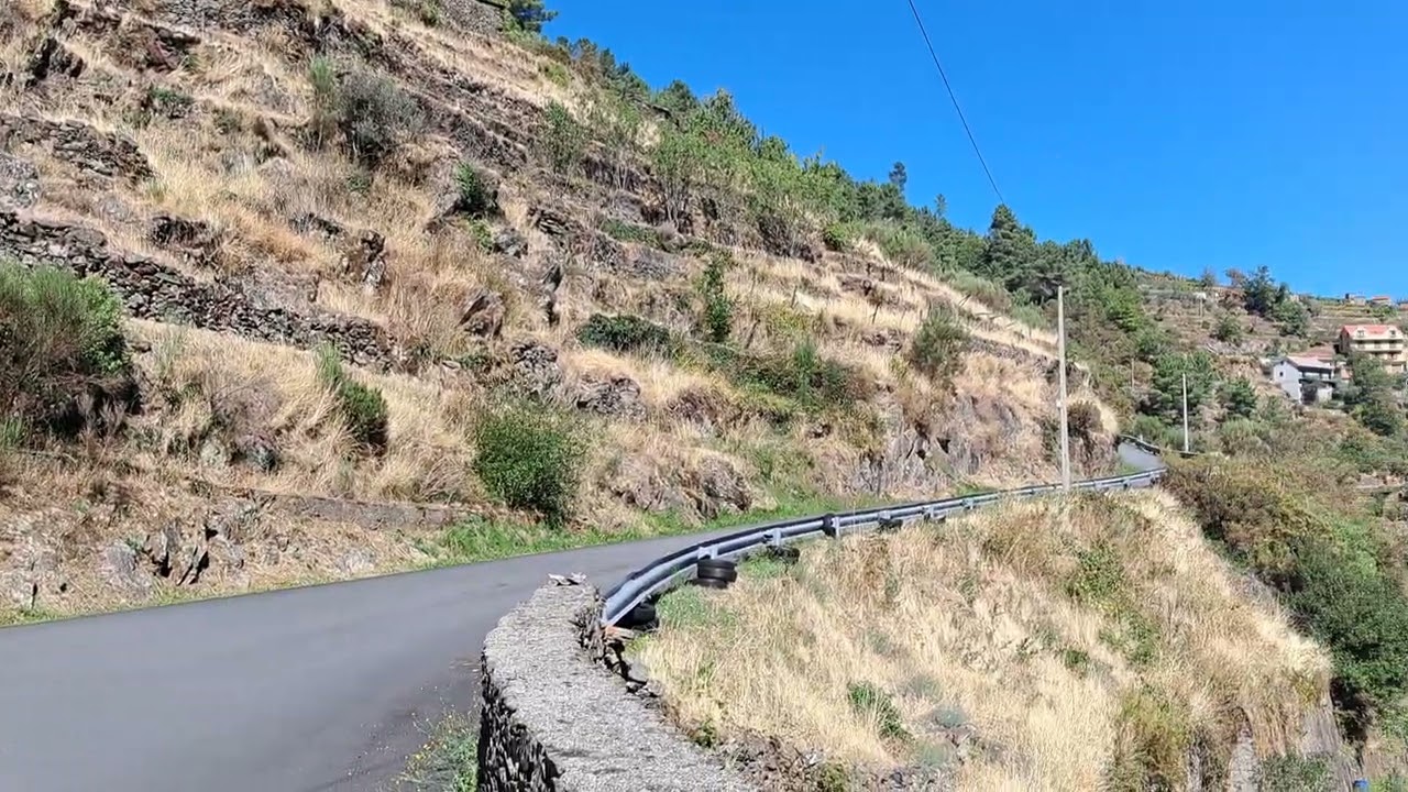 På vej til Douro Dalen Portugal på motorcykel