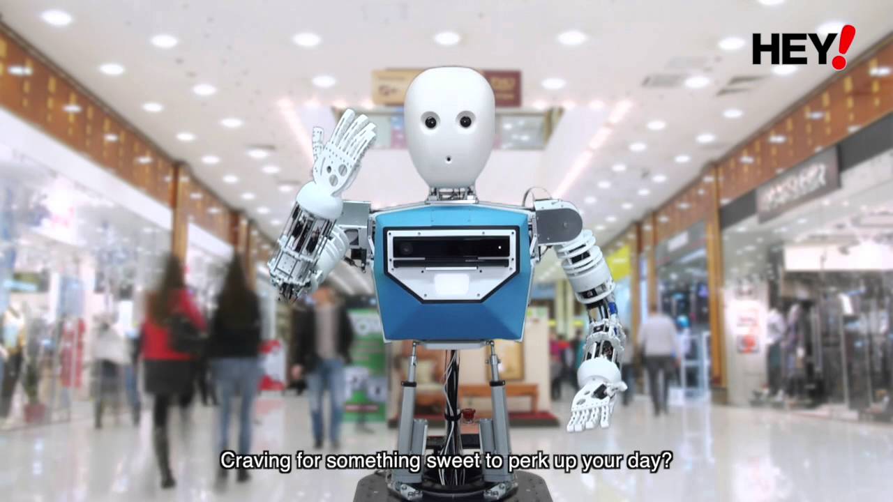 EDGAR THE ROBOT WITH THE LATEST NEWS ON NTU SINGAPORE CAMPUS
