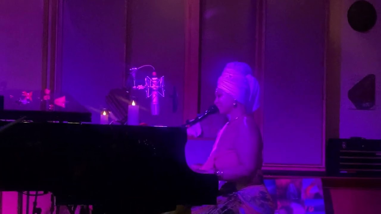 Sehréa N’Dayu performs original Music 