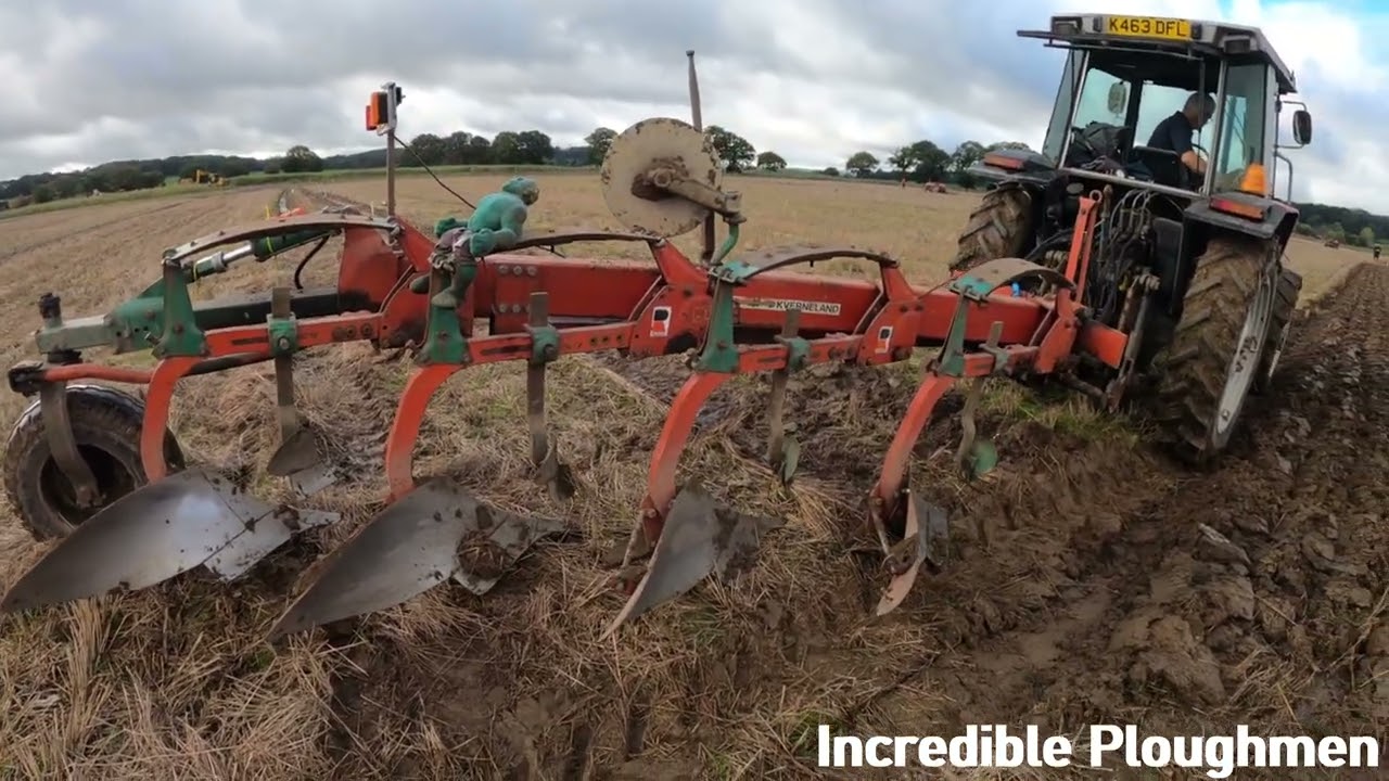 1993 Massey Ferguson 3060 Autotronic 4.1 Litre 4-Cyl Diesel Tractor (77 HP) with Kverneland 4 Furrow