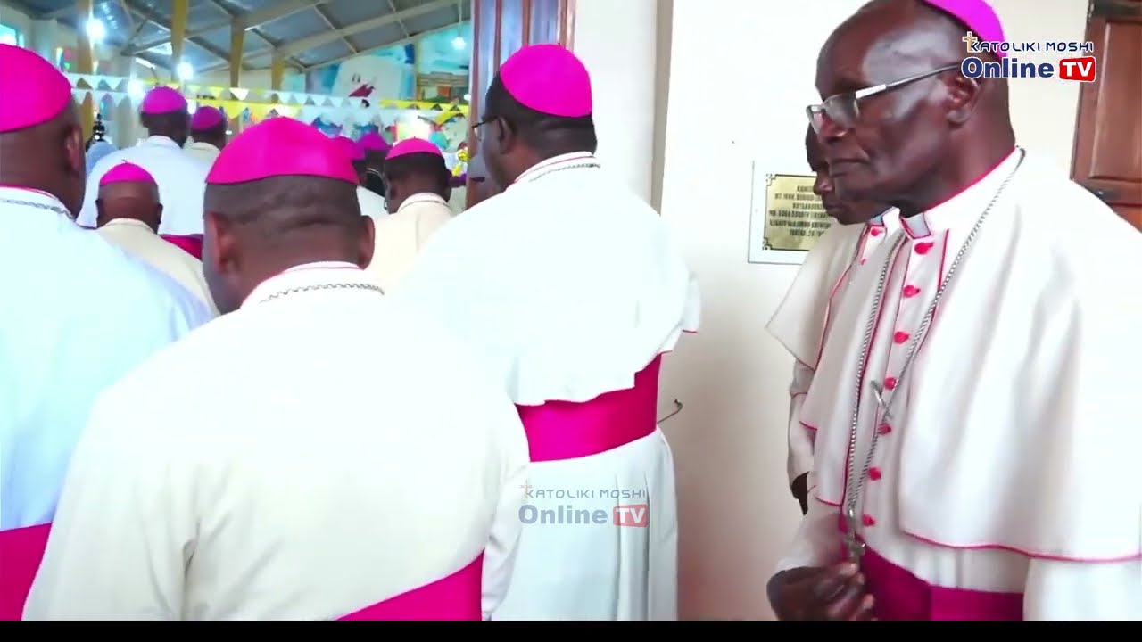 ANDAMO KUELEKEA MASIFU YA JIONI || KUSIMIKWA KWA ASKOFU WA JIMBO JIPYA LA BARIADI
