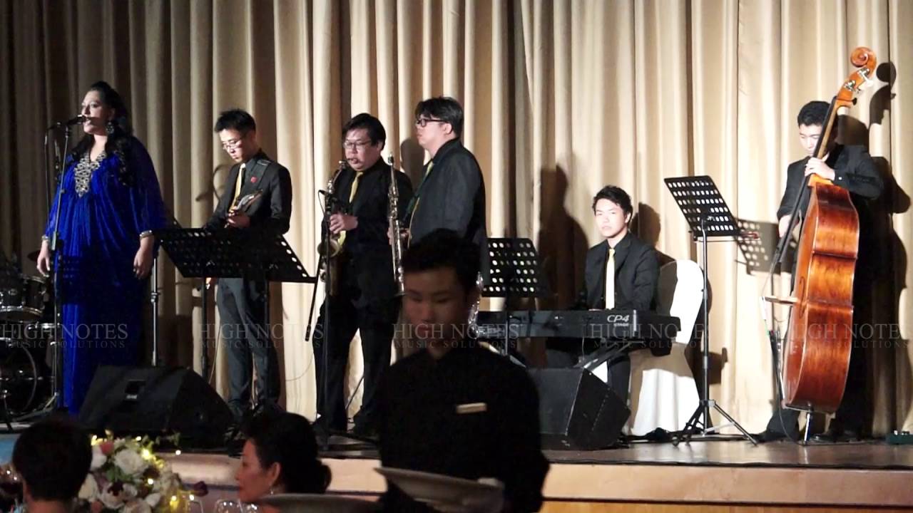 Alemay Fernandez Performs Agua de Beber