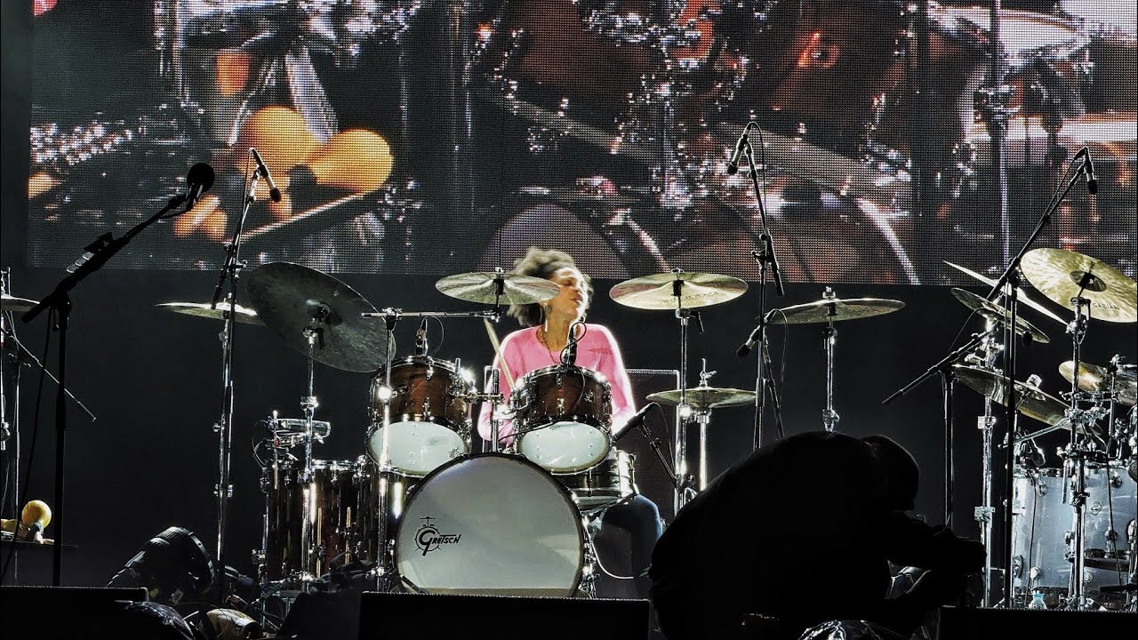 Cindy Blackman presented by Carlos Santana in Mexico City