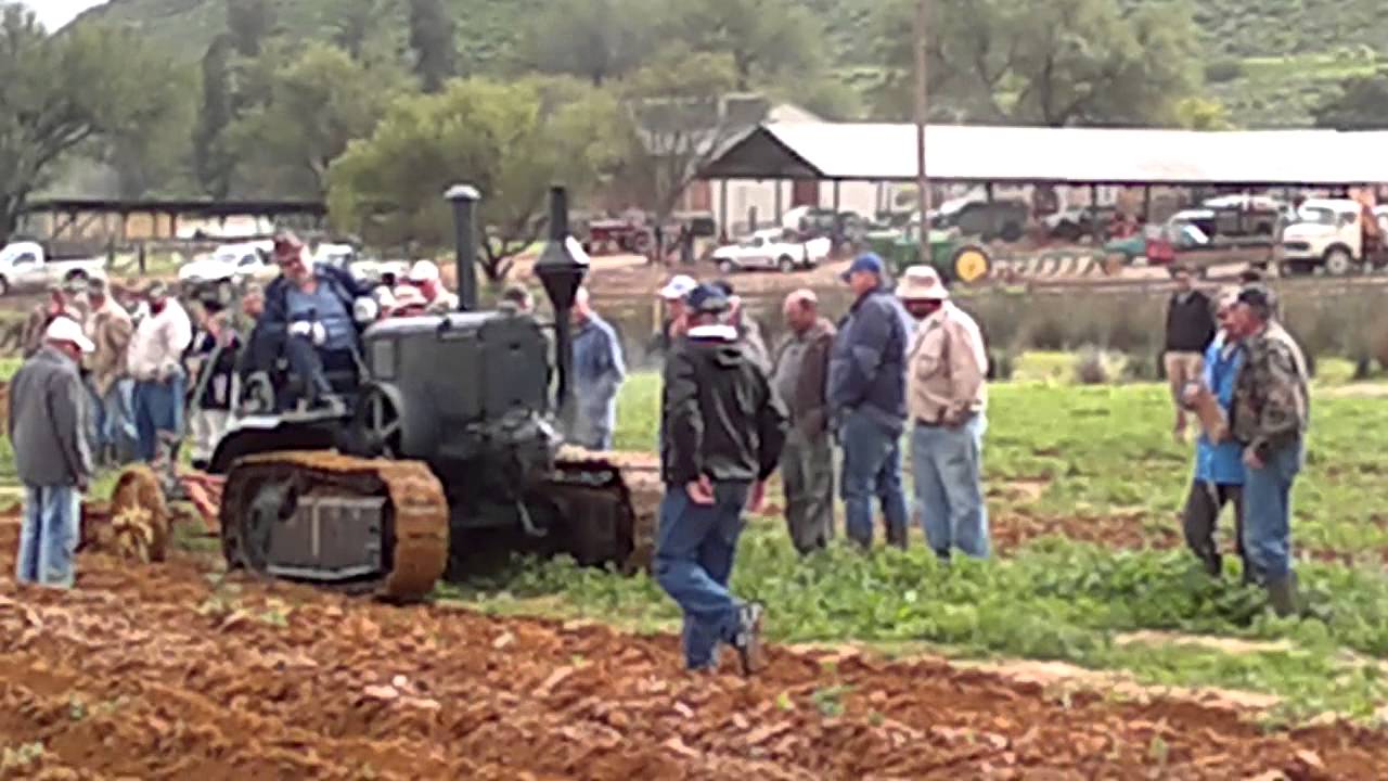 Lanz Bulldog crawler ploughing