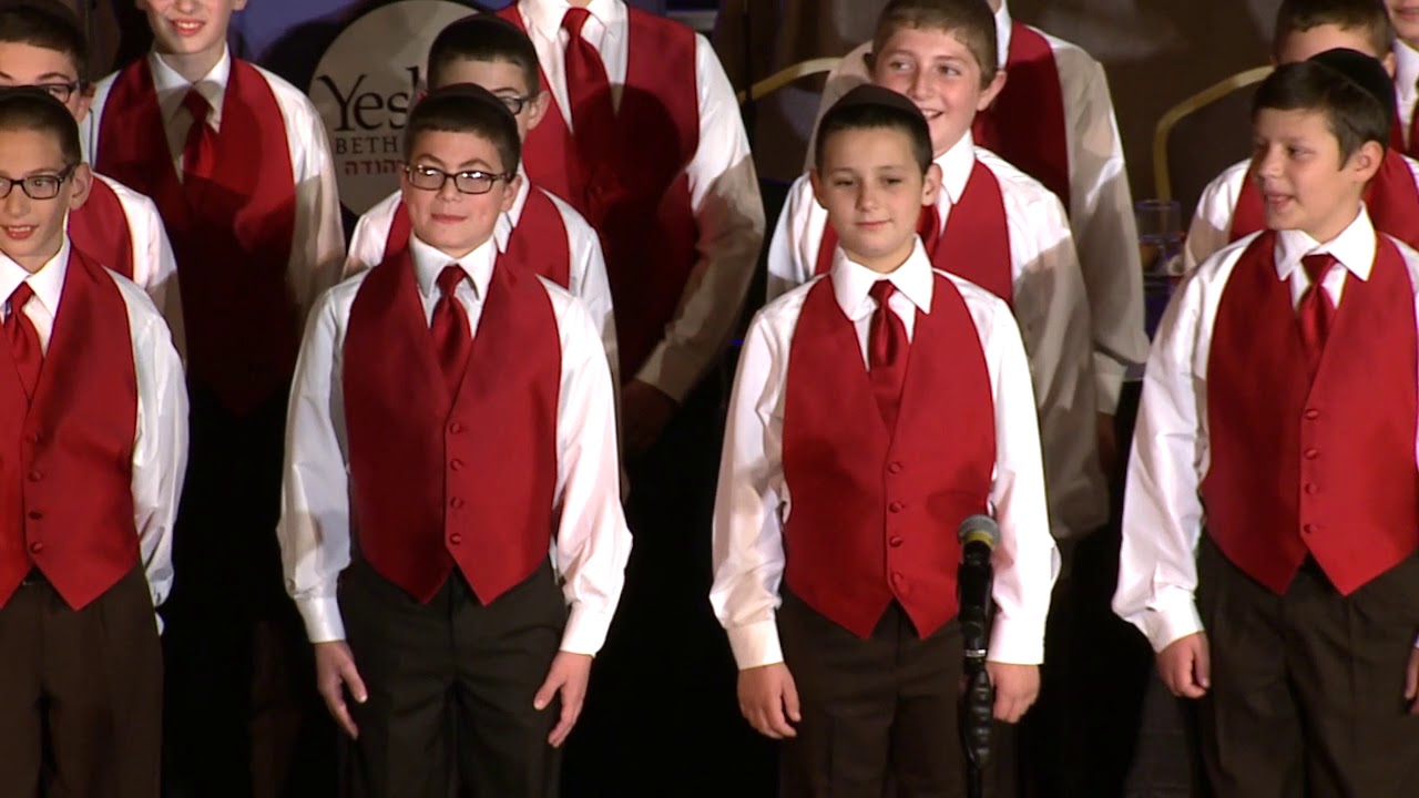 Yeshiva Beth Yehudah Boys Choir 2017 presentation to Outstanding Leadership Awardee Matt Simoncini