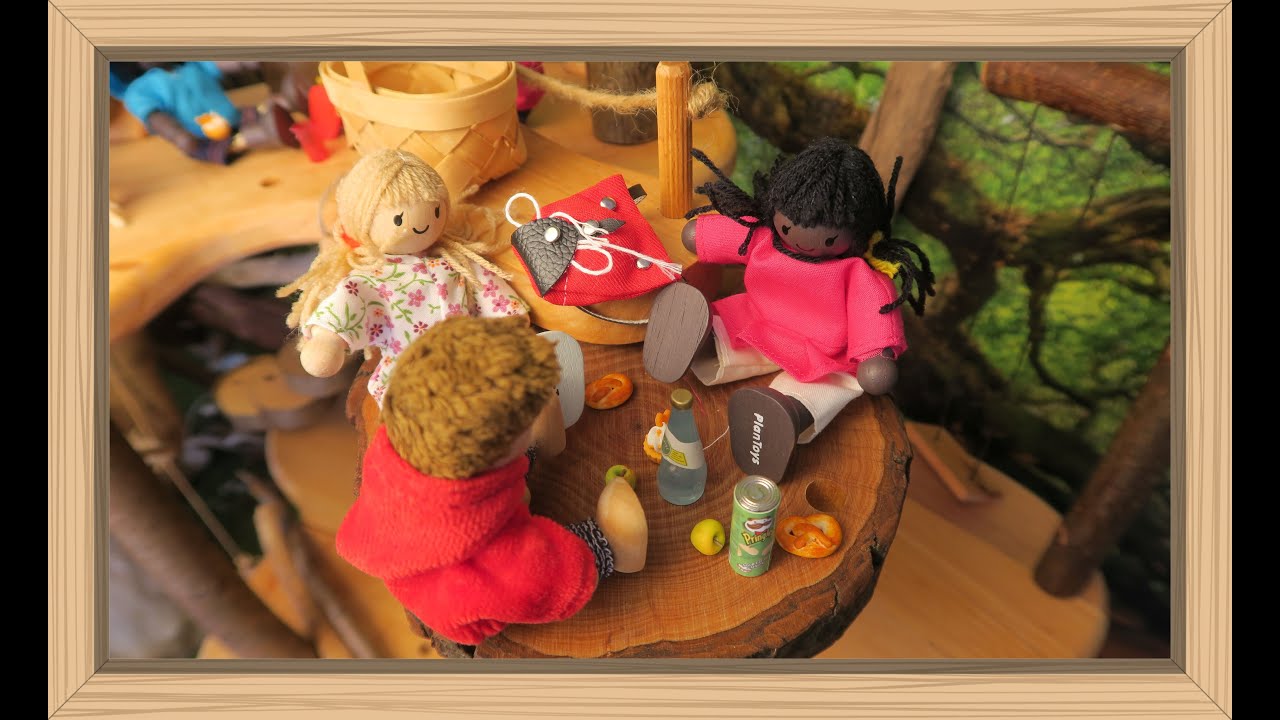 Kleine Welt ganz hoch oben: Picknick im Baumhaus