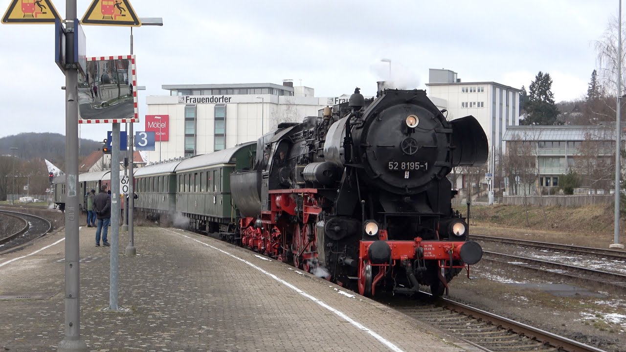 Lok 52 8195-1 am Bahnhof Amberg heute