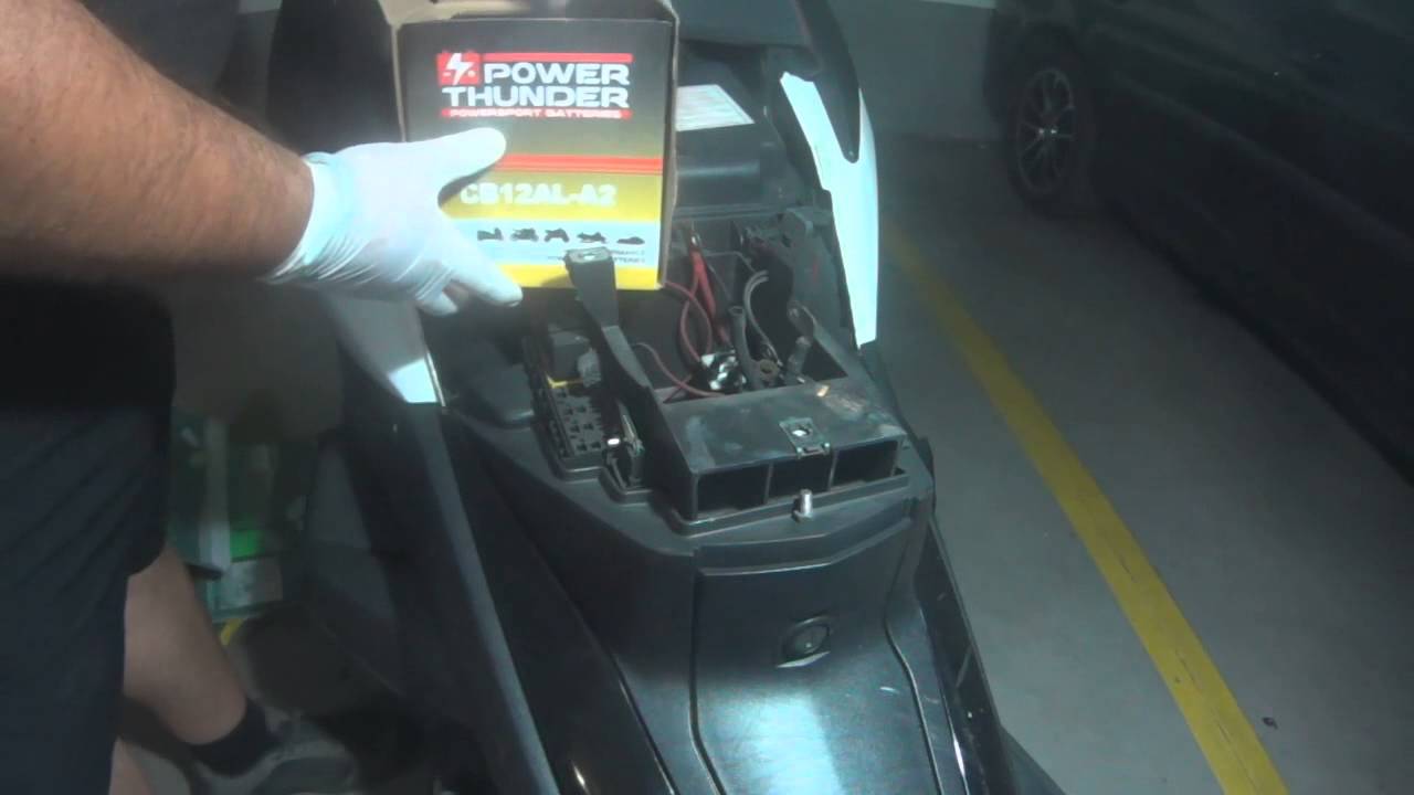 Cambiar Bateria en Peugeot Satelis RS 125