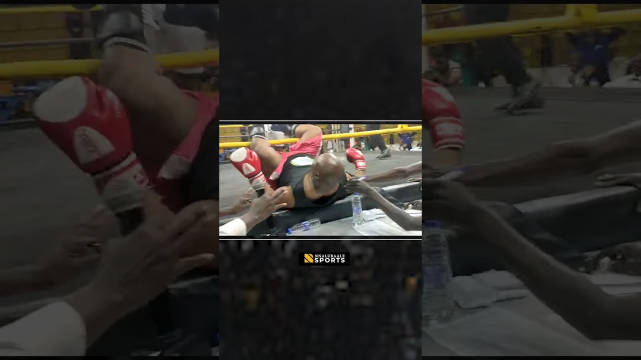 Boxing Coach Hajji Juma Nsubuga schooled in an exhibition fight 😂😂| Bendiat Nsubuga akuba 🙌🏿