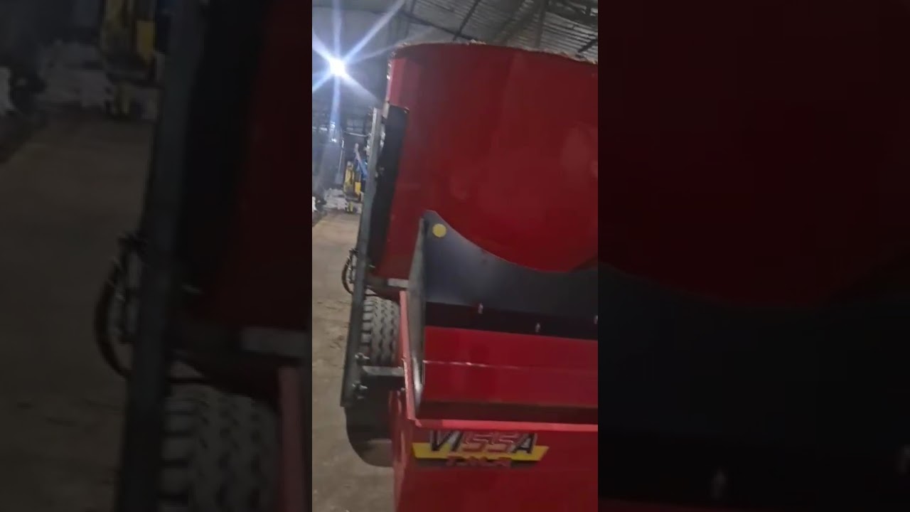 T M R  Video5 QM for 100 Animal Mixing Silage and feed .