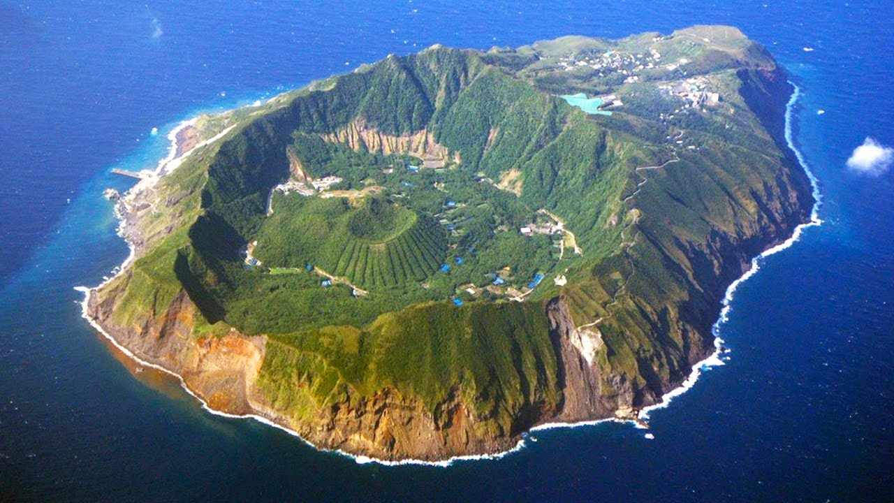 Japans Most Life Threatening Island To Land On - Aogashima