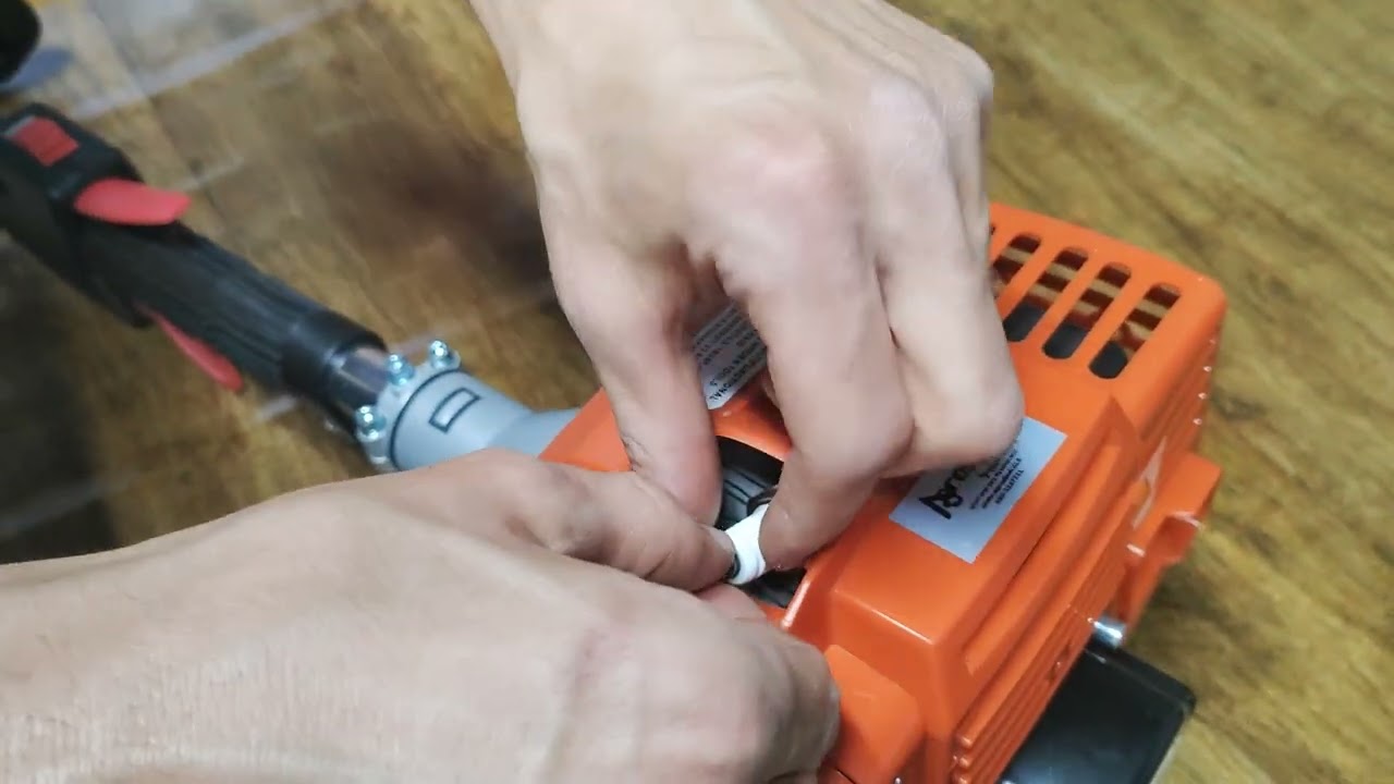 איך עושים טיפול בחרמש קומבי: סרטון תחזוקה עבור חרמש משולב של חברת Cobra
