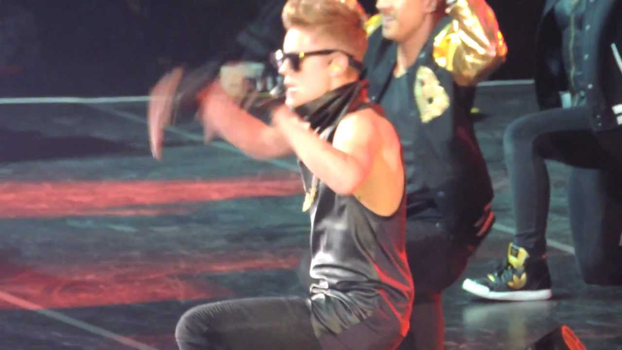 Beauty And A Beat- Justin Bieber Hot 99.5 Jingle Ball 12/11/12