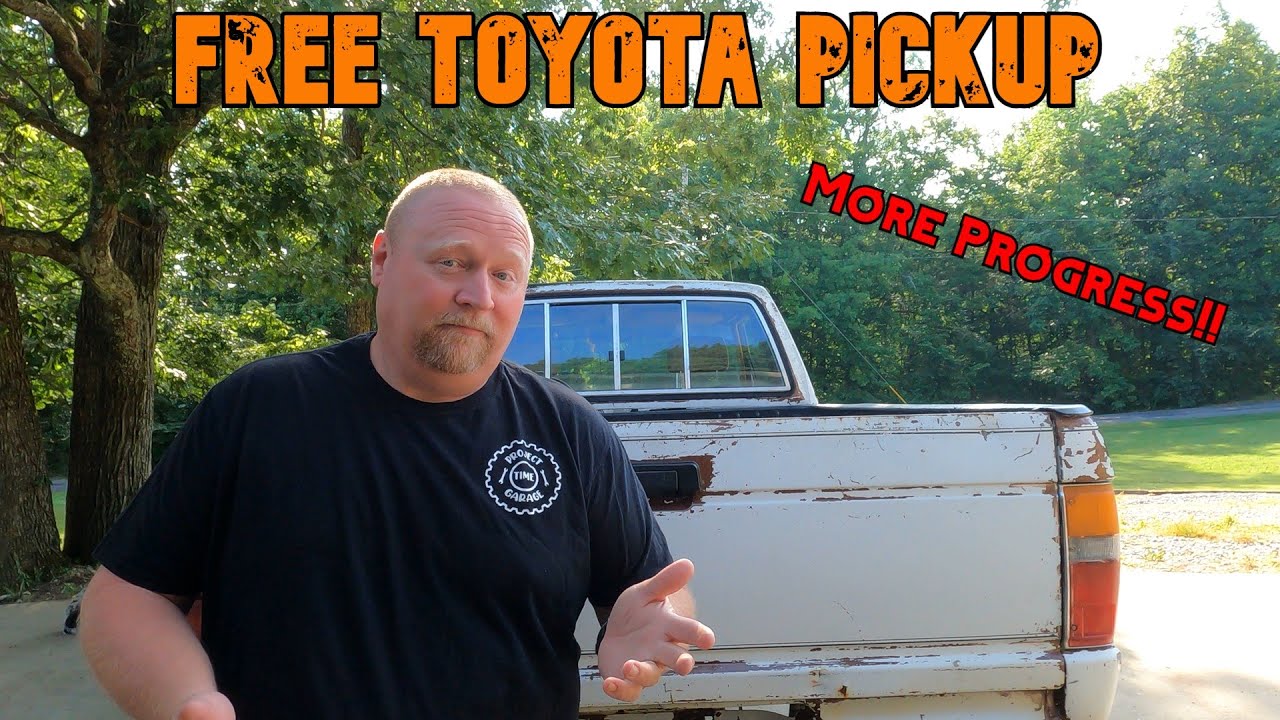 Free 1987 Toyota Project - Replacing Mirrors, Repairing Tailgate & Bed Cleanout!