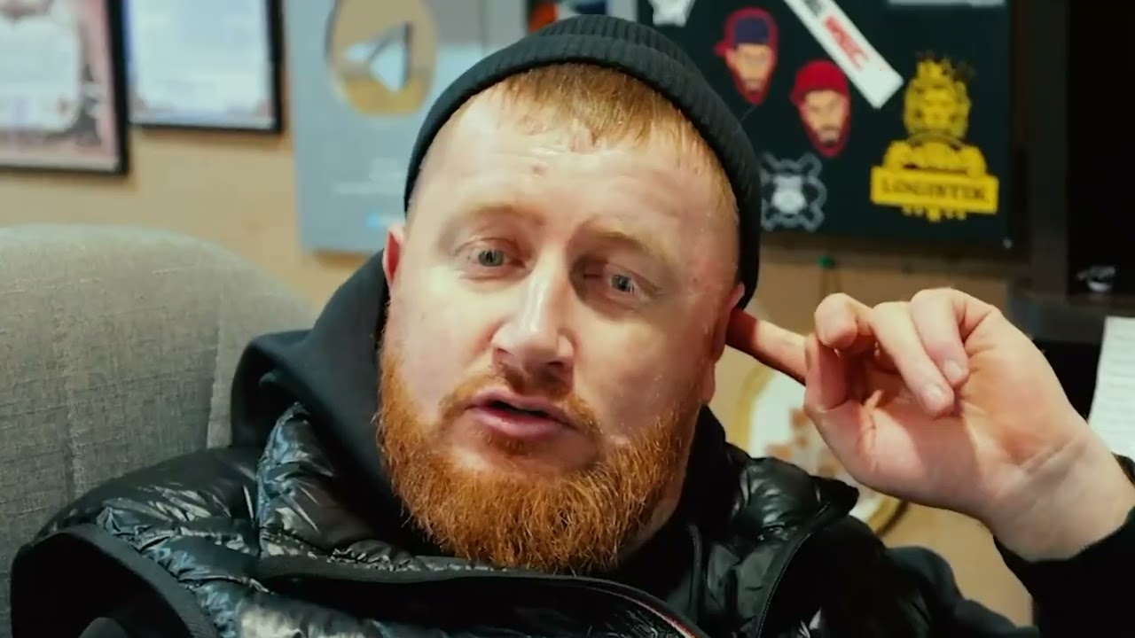 Автосалон "Лиса рулит" в Питере.