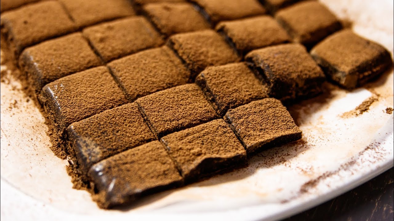 CHOCOLATE FUDGE RECIPE - CARAMEL FLAVOR NO BAKE EGGLESS DESSERT - CookingShooking