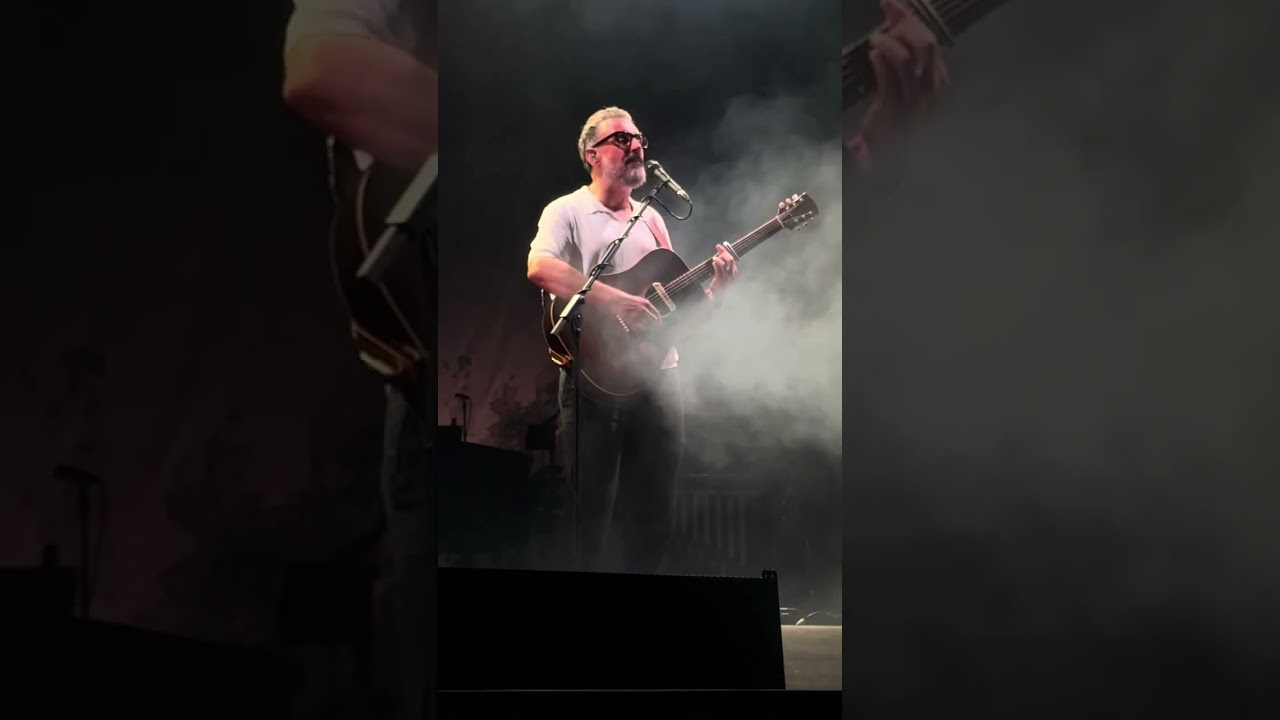 Guardia ‘82 - Brunori Sas live voce e chitarra (post blackout) Parma 22 luglio 2025