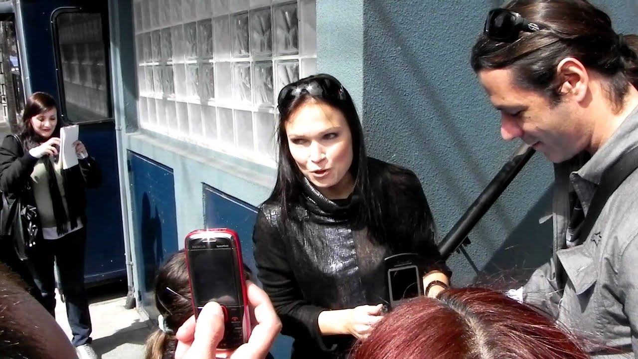 Tarja saliendo de la Rock & Pop