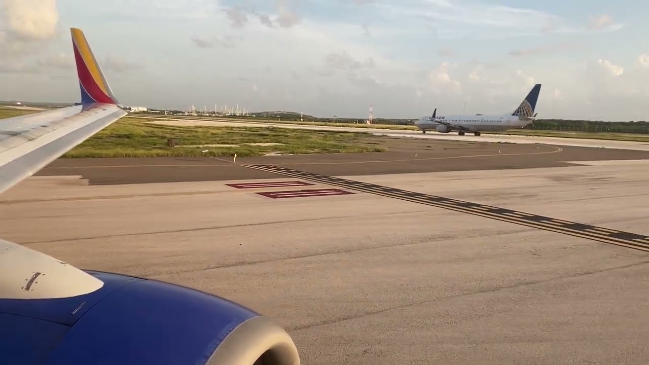 Southwest Airlines 737-700 Takeoff Aruba AUA Queen Beatrix International Airport
