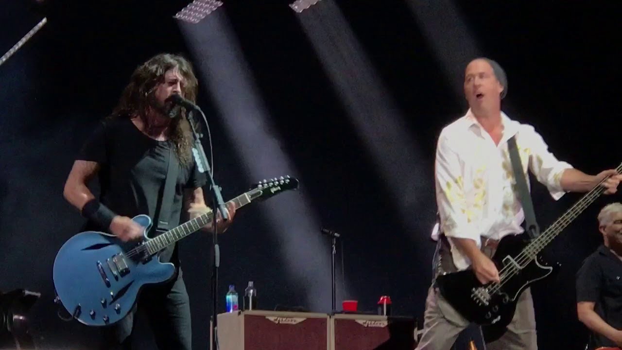 Foo Fighters + Krist Novoselic Play Nirvana's 