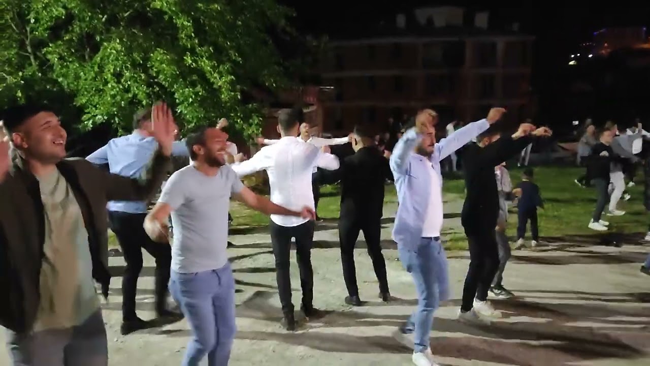 Bu insanlar neler yapıyor böyle.Yakışır kardeşlerime