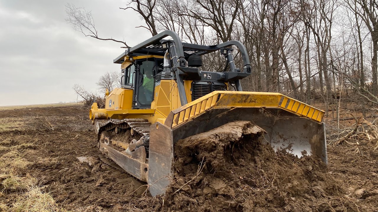 Massive John Deere 1050K dozer moving dirt