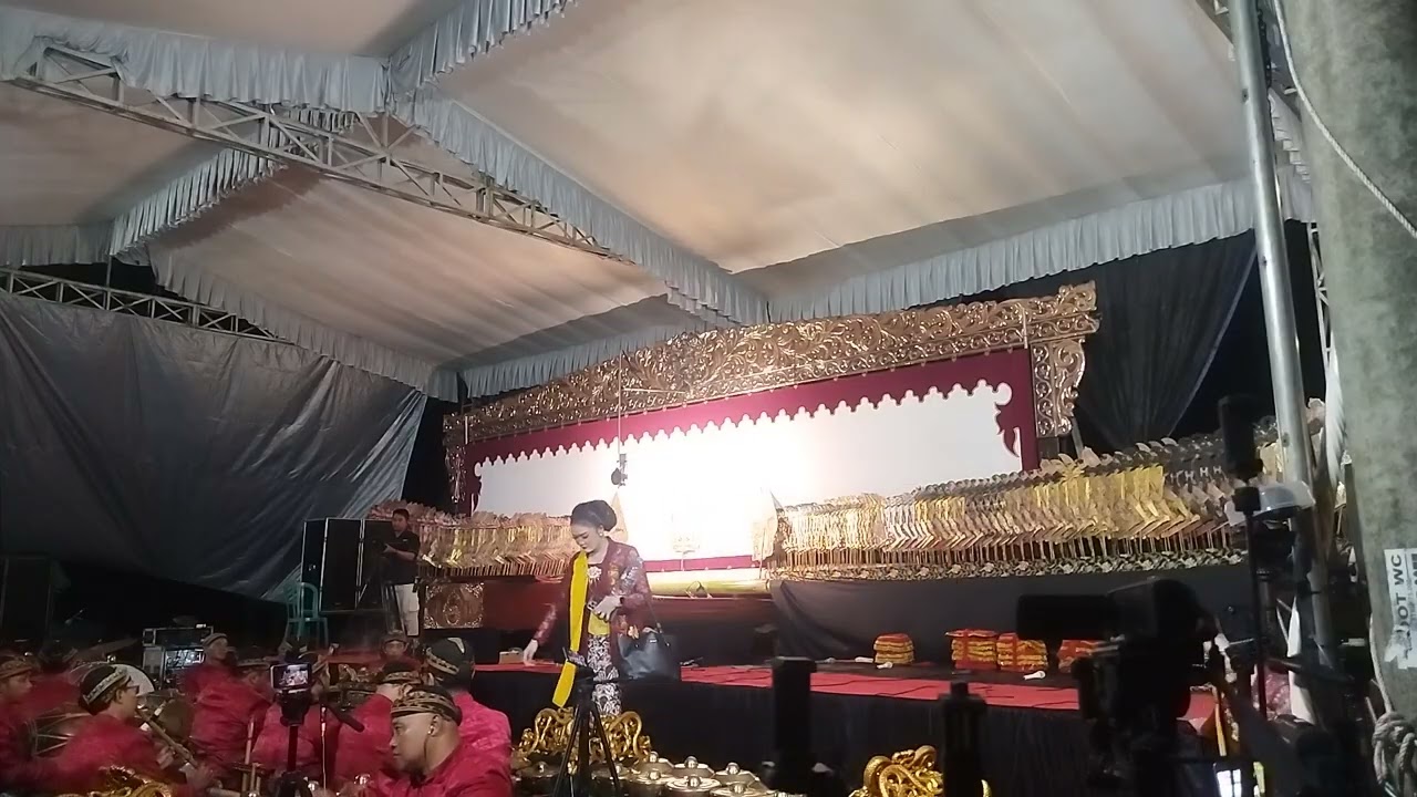 Situasi persiapan Mayang bt Niken Salindry Ki Cahyo Kuntadi