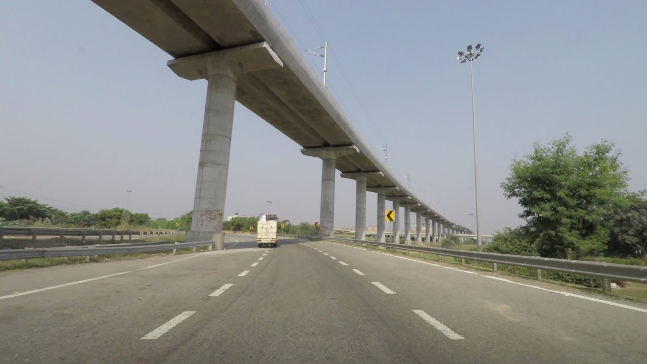 Driving on Yamuna Expressway 4K - Uttar Pradesh, India